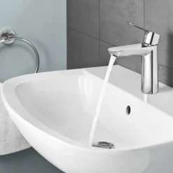 Grohe Bau 600mm 1TH Basin + Half Pedestal 7 Grohe Bau 600mm 1TH Basin + Half Pedestal -Shower Essence 39421000 d3 1